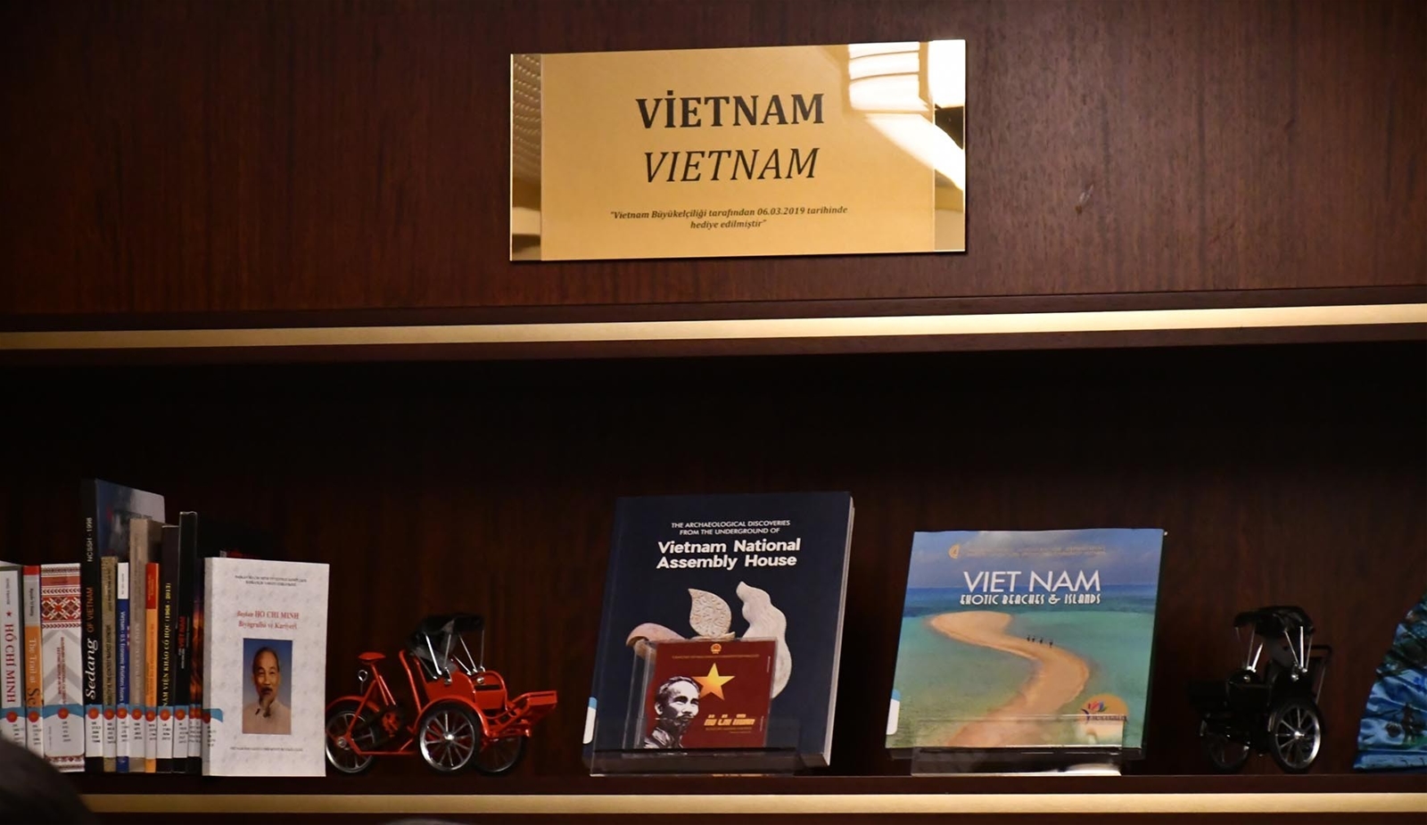 Khu di tích Phủ Chủ tịch phối hợp làm đĩa DVD phim tư liệu về Chủ tịch Hồ Chí Minh để trao tặng Thư viện Phủ Tổng thống Thổ Nhĩ Kỳ (ngày 14/12/2021)