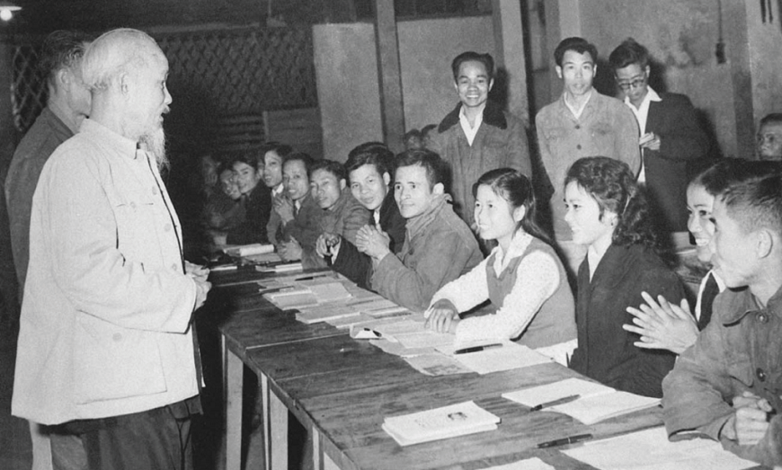 Chủ tịch Hồ Chí Minh xây dựng nền giáo dục mới sau Cách mạng tháng Tám năm 1945