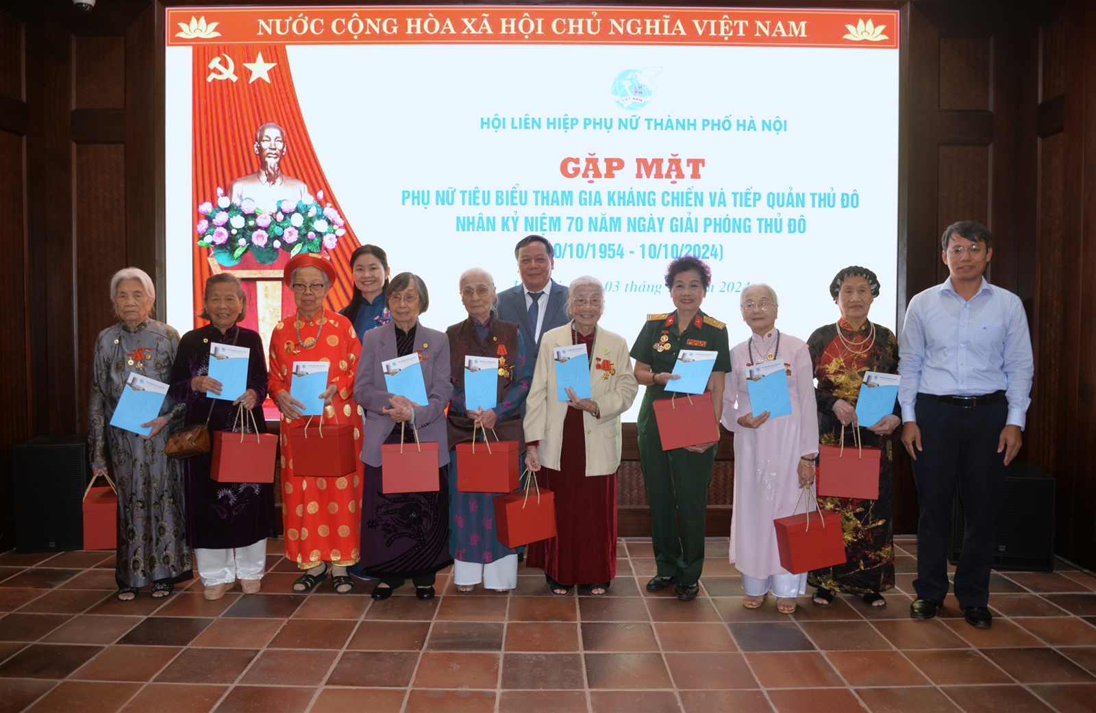 Hội Liên hiệp phụ nữ thành phố Hà Nội tổ chức Chương trình gặp mặt phụ nữ tiêu biểu tham gia kháng chiến và tiếp quản Thủ đô tại Khu Di tích, ngày 03/10/2024