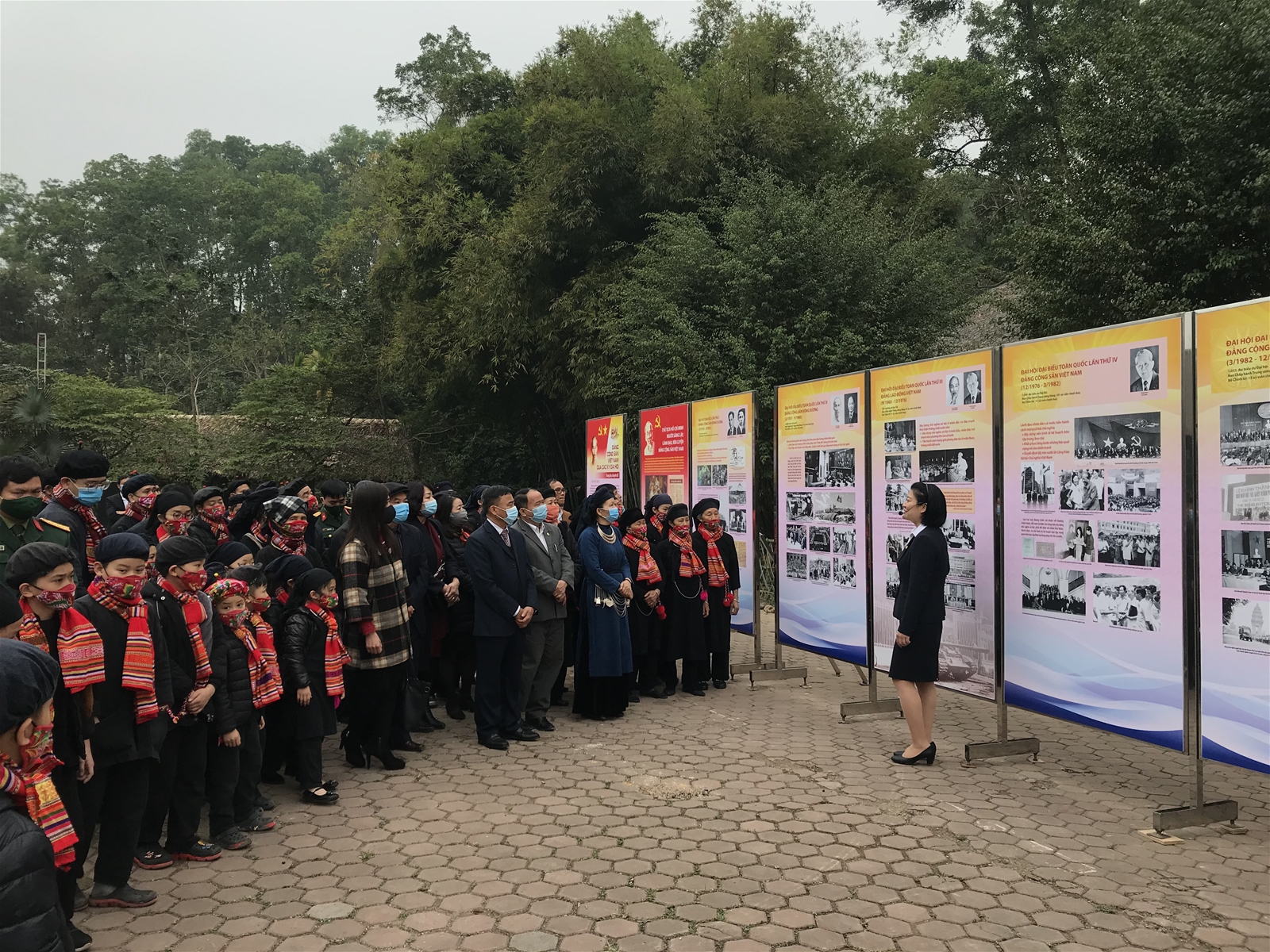 Khai mạc triển lãm chuyên đề: “Đảng Cộng sản Việt Nam qua các kỳ Đại hội” tại Khu bảo tồn Làng nhà sàn dân tộc sinh thái Thái Hải, tỉnh Thái Nguyên(ngày 30/01/2021)