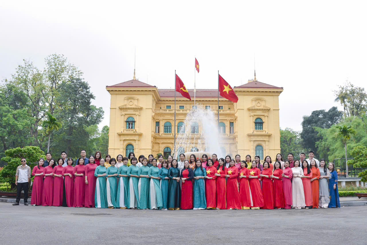 Trường Tiểu học Yên Thường tổ chức Lễ báo công dâng Bác tại Khu Di tích Chủ tịch Hồ Chí Minh tại Phủ Chủ tịch, ngày 31/5/2025