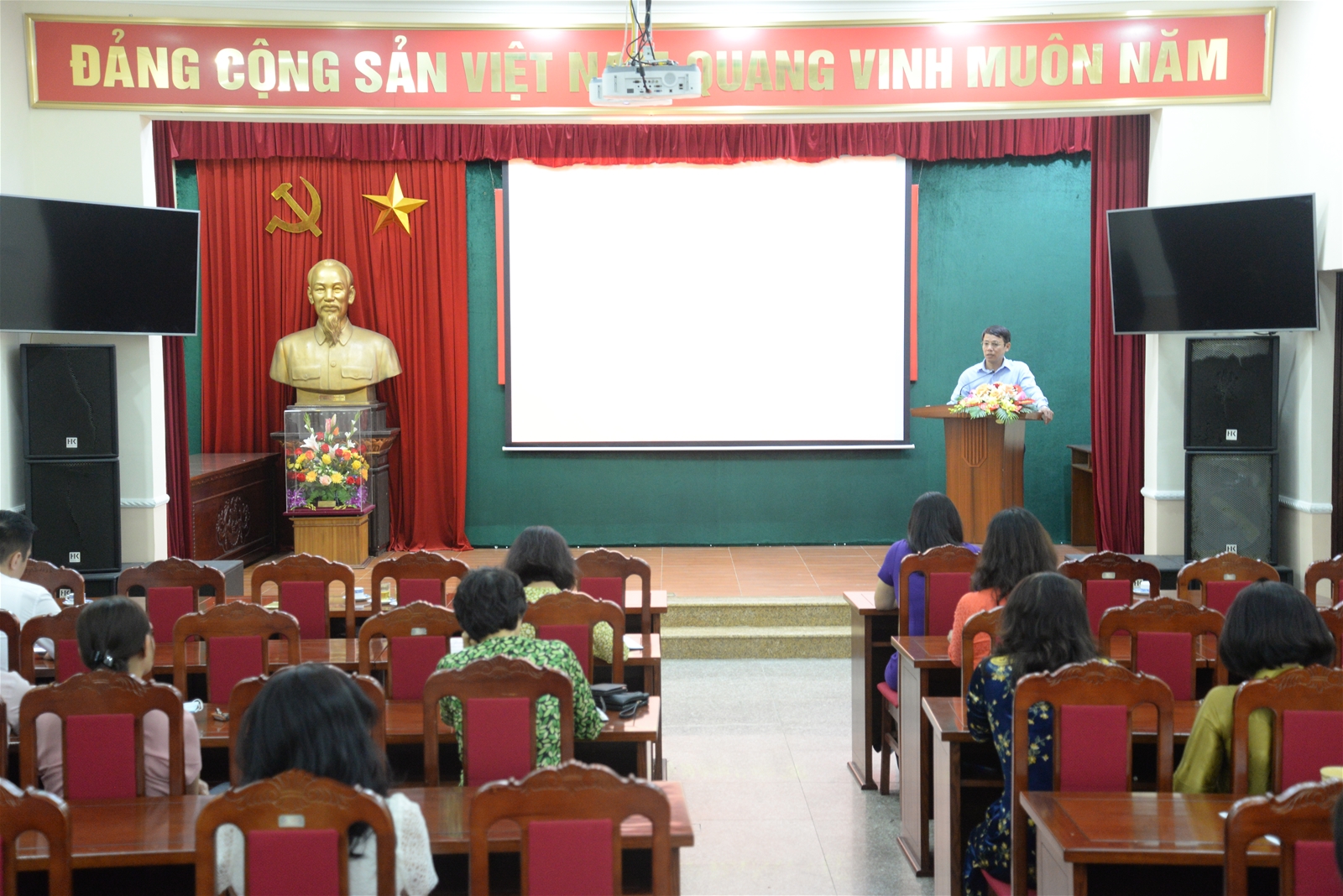 Đảng bộ Khu Di tích Chủ tịch Hồ Chí Minh tại Phủ Chủ tịch tổ chức Lễ kết nạp Đảng viên mới, ngày 30/11/2022