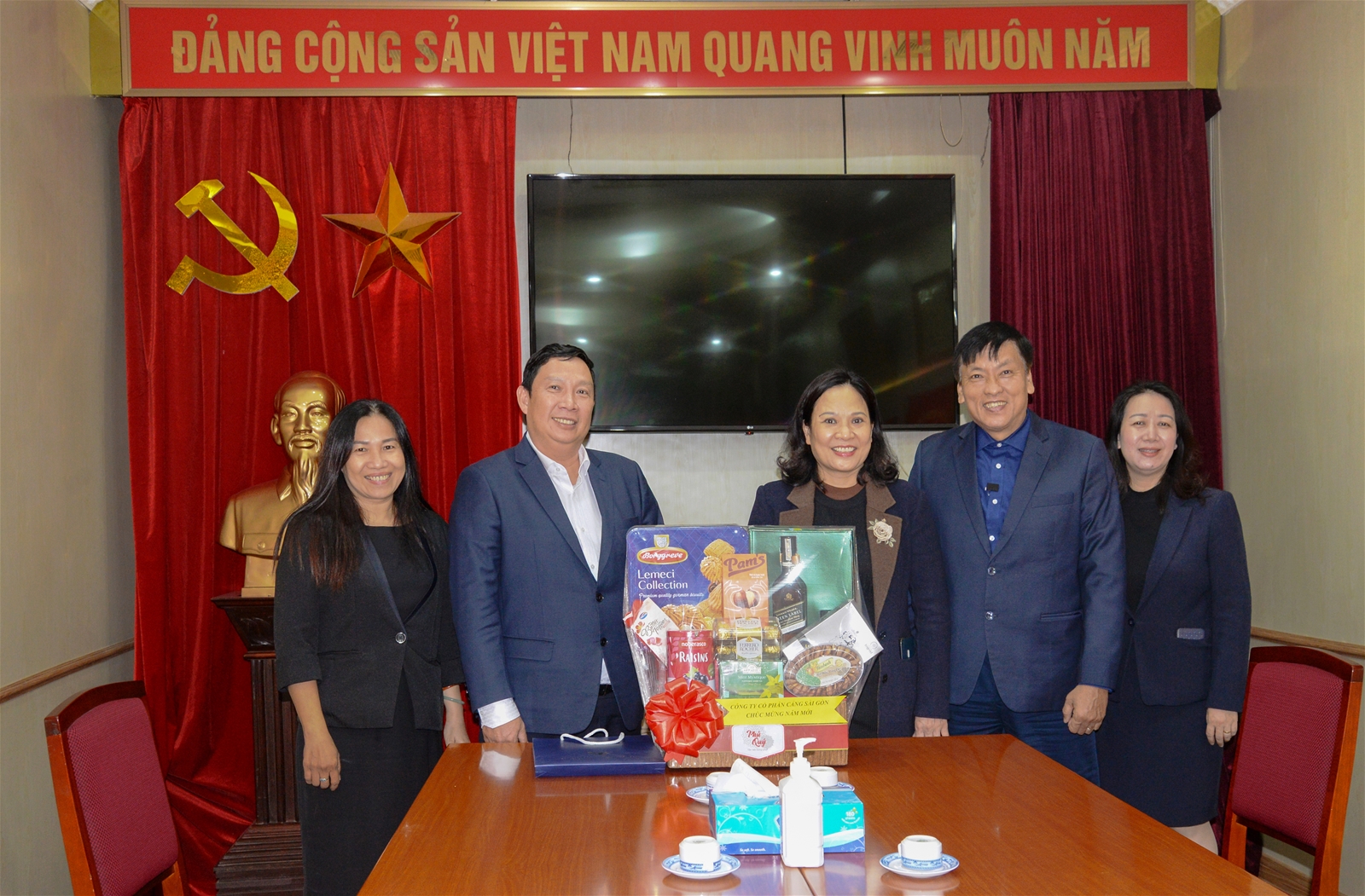 Công ty Cổ phần Cảng Sài Gòn thăm Khu di tích Phủ Chủ tịch nhân dịp Tết Nguyên đán Nhâm Dần 2022 (ngày 11/01/2022)