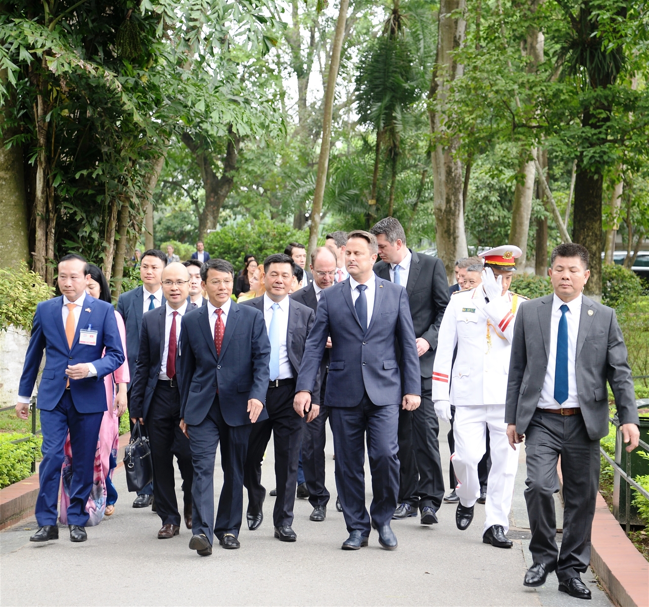 Thủ tướng Luxemburg Xavi Bettel thăm Khu Di tích Chủ tịch Hồ Chí Minh tại Phủ Chủ tịch (ngày 4/5/2023)