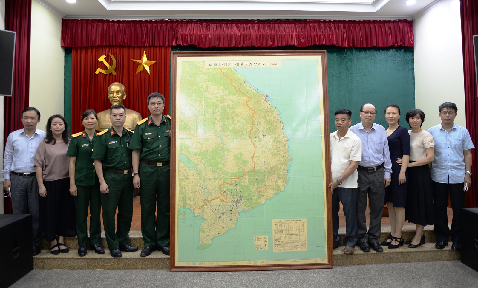 Lễ tiếp nhận phục chế hiện vật tấm bản đồ “Bố trí binh lực địch ở miền Nam Việt Nam” (ngày 18/5/2021)