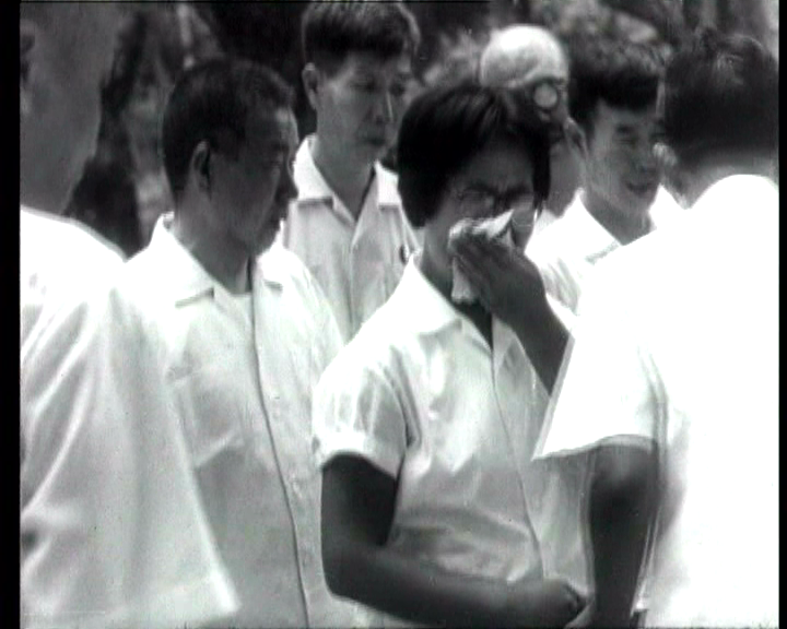 Cán bộ y tế Trung Quốc xúc động trong giờ phút vĩnh biệt Chủ tịch Hồ CHí Minh (2.9.1969)