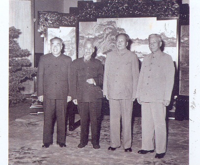 Nhân dân thành phố Nam Ninh (khu tự trị dân tộc Choang) Quảng Tây đến Tổng lãnh sự quán Việt Nam tại Nam Ninh viếng Chủ tịch Hồ Chí Minh (9/1969)